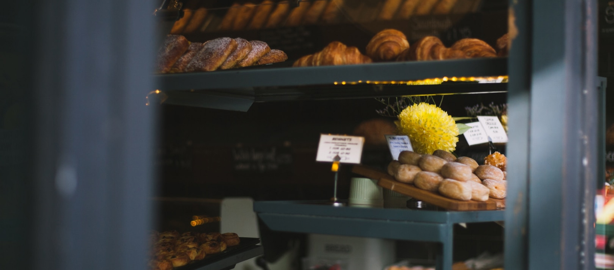 une devanture de boulangerie